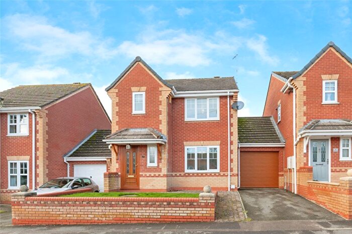 3 Bedroom Link Detached House For Sale In Hunters Row, Leicester, Leicestershire, LE9