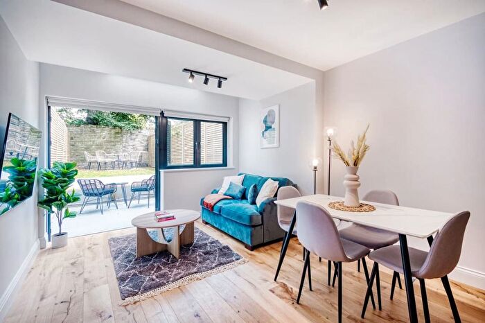 1 Bedroom Flat To Rent In Flat, Coleherne Road, London, Uk, London, SW10