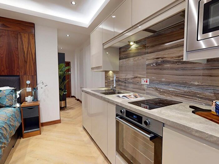 Apartment To Rent In Apt, Live Oasis Piccadilly #, M1