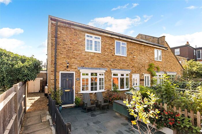2 Bedroom End Of Terrace House For Sale In Robinson Road, London, SW17
