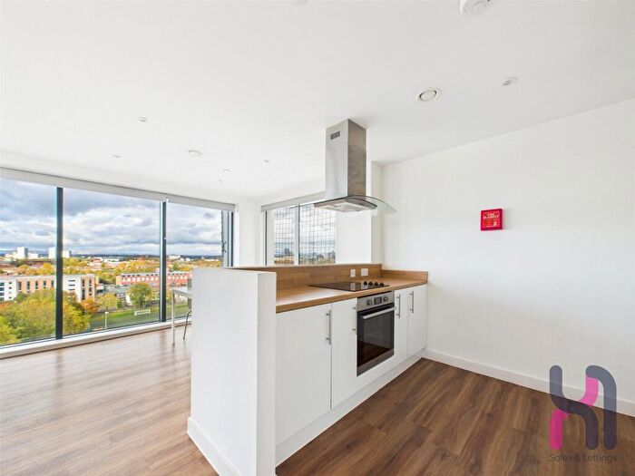 3 Bedroom Flat For Sale In The Gateway, Trafford Road, Salford, M5