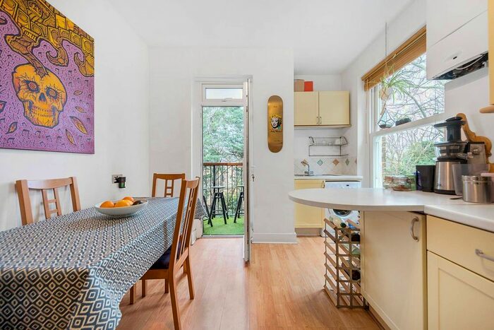 2 Bedroom Flat To Rent In Elms Crescent, Abbeville Village, London, SW4