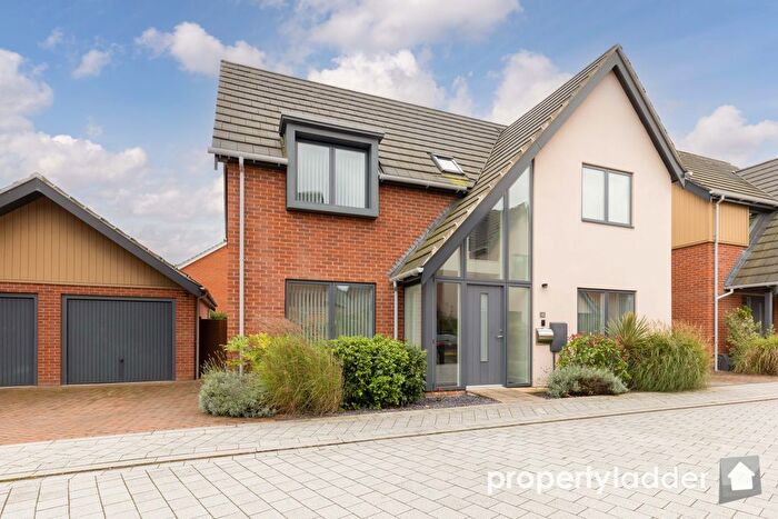 3 Bedroom Detached House For Sale In Burrage Way, Norwich, NR7