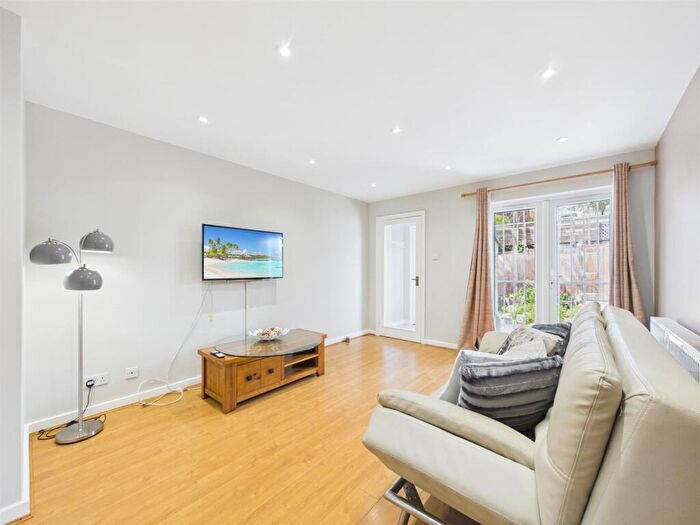 2 Bedroom House For Sale In Spondon Road, London, N15