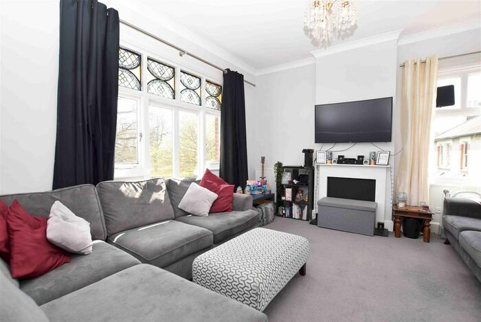 3 Bedroom Flat To Rent In High Street, Hampton Hill, Hampton, TW12