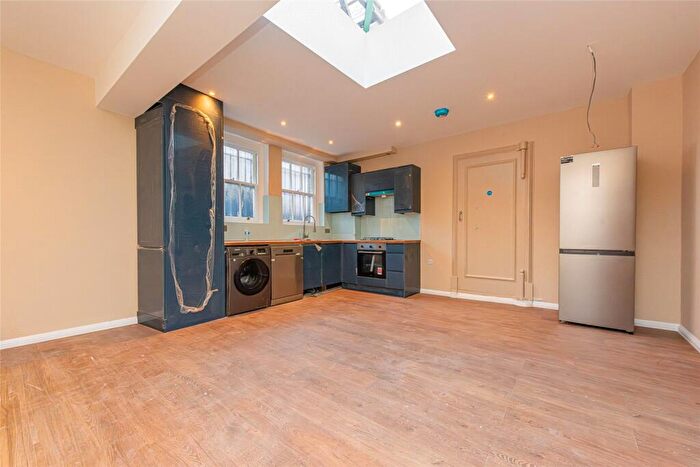 4 Bedroom Apartment To Rent In Finchley Road, South Hampstead, London, NW3