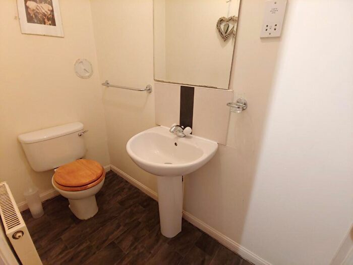 2 Bedroom Flat To Rent In Duff Street, Dalry, Edinburgh, EH11