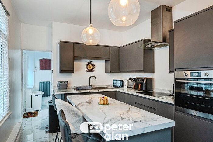 1 Bedroom Flat For Sale In Hillside, Neath, SA11