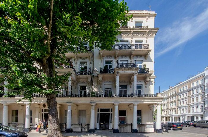 2 Bedroom Flat To Rent In Queens Gate, South Kensington, London, SW7