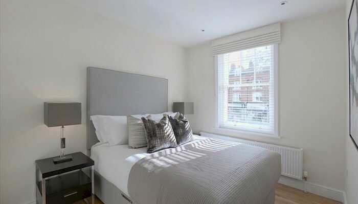 2 Bedroom Flat To Rent In Hamlet Gardens, London, W6