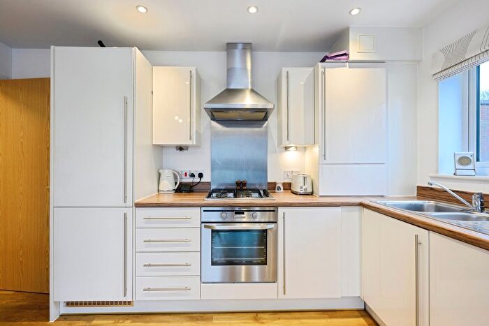 1 Bedroom Flat For Sale In Canalside, Redhill, Surrey, RH1