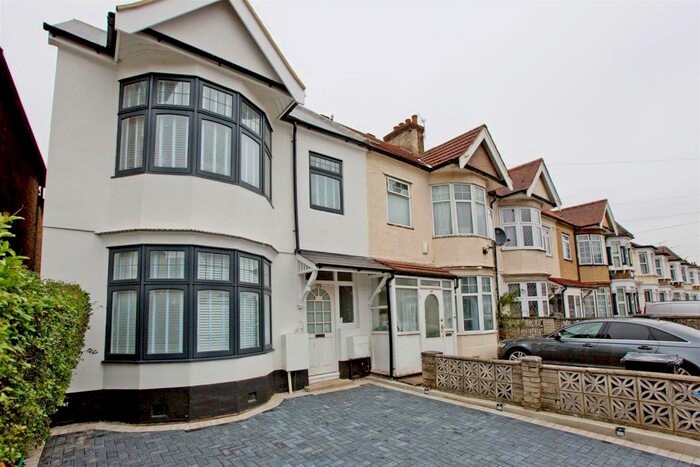 4 Bedroom House To Rent In Coventry Road, Ilford, IG1