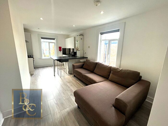 3 Bedroom Flat To Rent In Raleigh Road, Turnpike Lane, N8