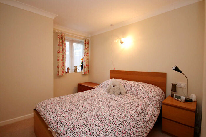 2 Bedroom Flat For Sale In Danestream Court, Milford On Sea, SO41