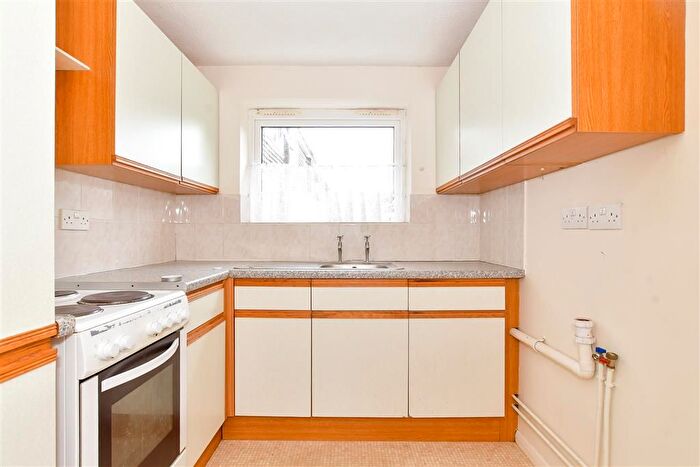 2 Bedroom Flat For Sale In Mulberry Court, Bognor Regis, West Sussex, PO21