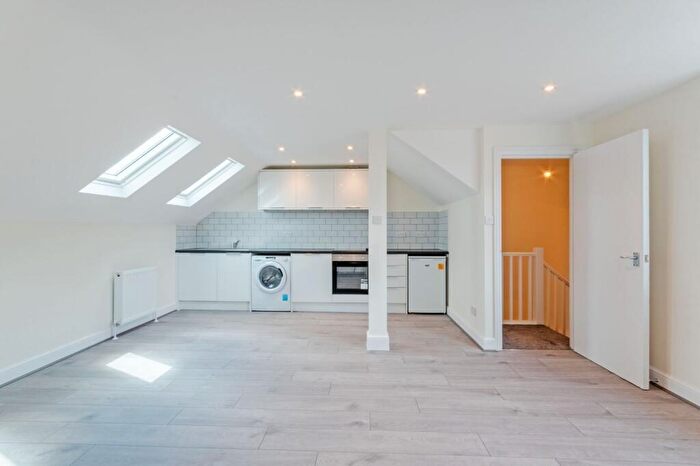 1 Bedroom Flat To Rent In Harlesden Gardens, Harlesden, NW10