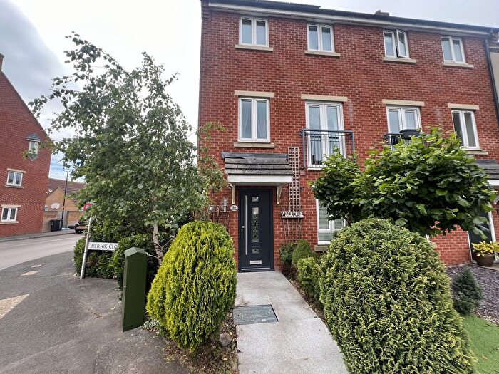 4 Bedroom Semi-Detached House To Rent In Mazurek Way, Swindon, SN25