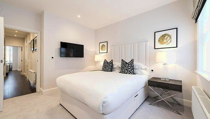 3 Bedroom Flat To Rent In Hamlet Gardens, Hammersmith, London, W6