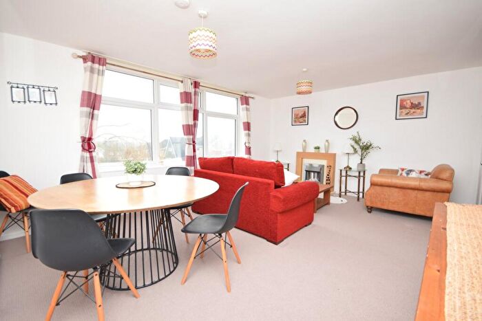2 Bedroom Flat To Rent In Willow Way, Farnham, GU9
