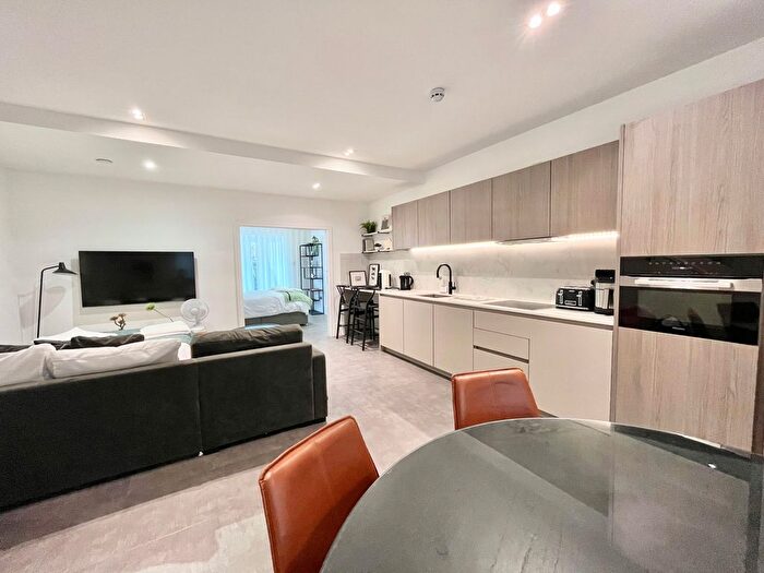 3 Bedroom Flat To Rent In Brondesbury Road, Queens Park, NW6