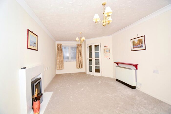 1 Bedroom Apartment For Sale In Hudsons Court, Potters Bar, EN6