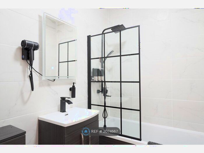1 Bedroom Flat To Rent In Tudor House, Brighouse, HD6