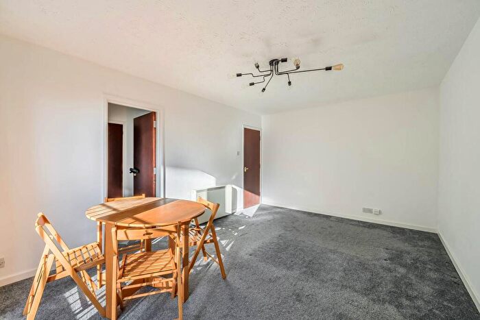 1 Bedroom Flat For Sale In Globe Road, Bethnal Green, London, E2