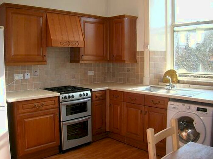3 Bedroom Flat To Rent In Dalkeith Road, Edinburgh, EH16