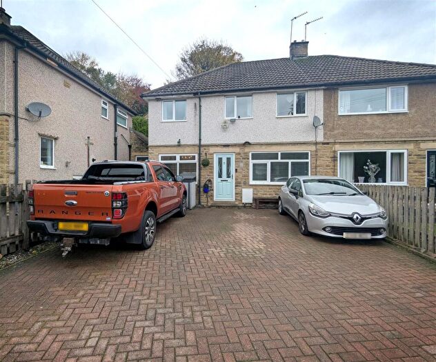 3 Bedroom Semi-Detached House For Sale In Meadow Drive, Halifax, HX3