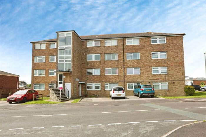 2 Bedroom Flat For Sale In Gale Moor Avenue, Gosport, PO12