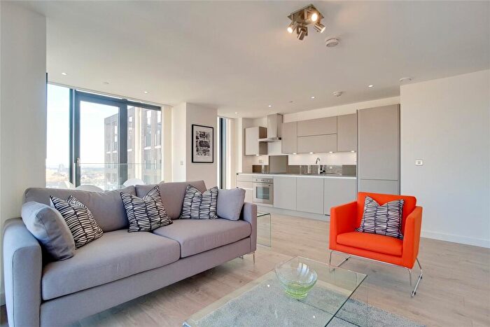 2 Bedroom Flat To Rent In Stratosphere Tower, Stratford, E15