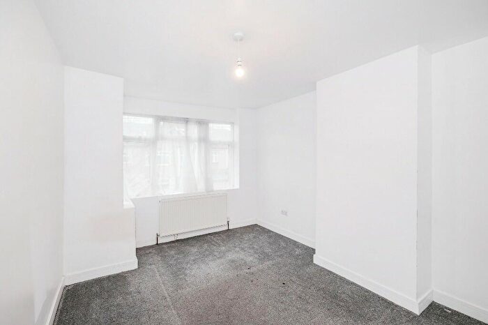 3 Bedroom Terraced House For Sale In Cavendish Drive, Leytonstone, E11