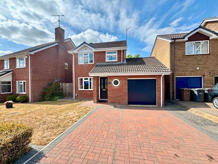 3 Bedroom Detached House For Sale In Danvers Drive, Luton, LU3