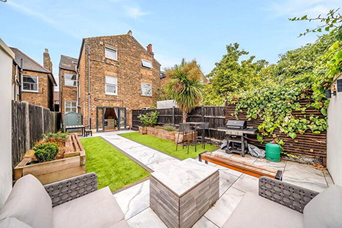2 Bedroom Flat For Sale In Comerford Road, London, SE4