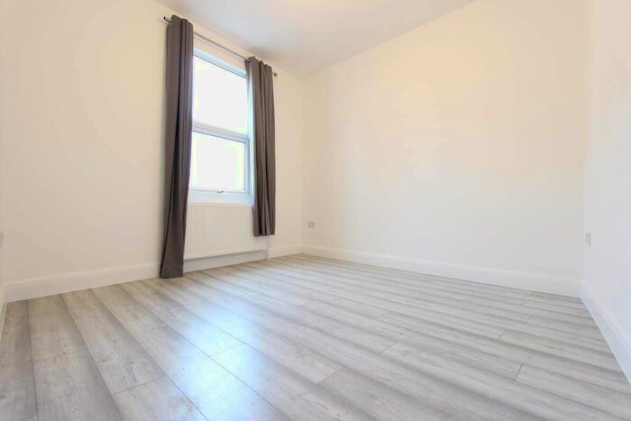2 Bedroom Flat To Rent In Barrett's Grove, London, N16