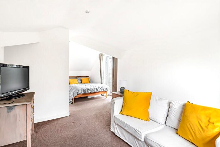 3 Bedroom House To Rent In Ann Moss Way, London, SE16