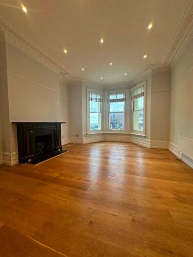 2 Bedroom Flat To Rent In St Aubyn's Gardens, BN3