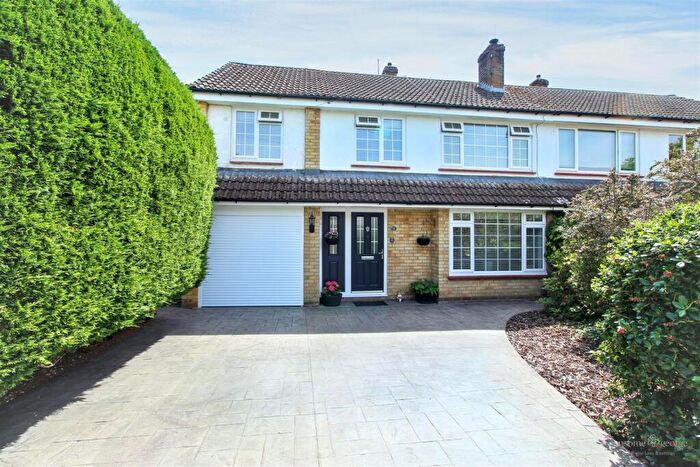 3 Bedroom Semi Detached House For Sale In Northway, Thatcham, RG18