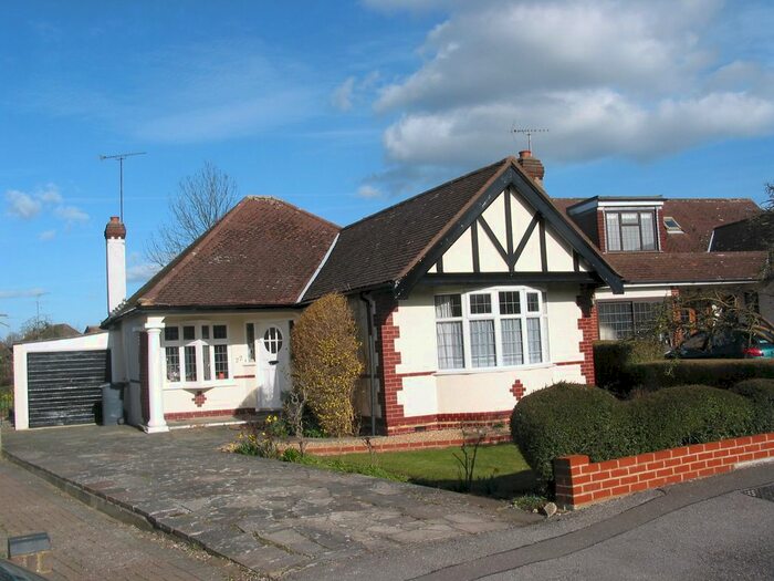 2 Bedroom Bungalow To Rent In Elmroyd Avenue, Potters Bar EN6