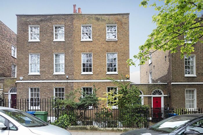 4 Bedroom Semi-Detached House For Sale In Camberwell Grove, Camberwell, SE5