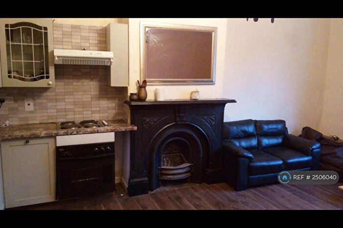 4 Bedroom Maisonette To Rent In Wilmslow Road, Manchester, M20