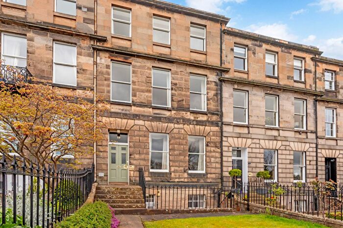 2 Bedroom Flat For Sale In / Lynedoch Place, West End, Edinburgh, EH3