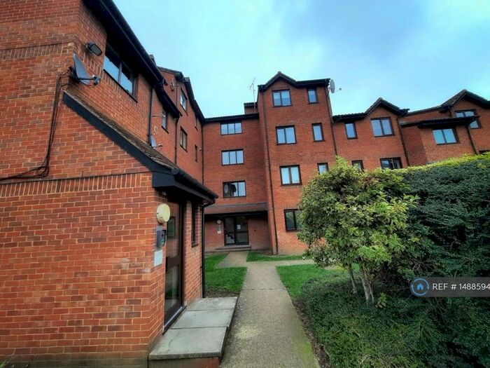 1 Bedroom Flat To Rent In Burbage House, London, SE14