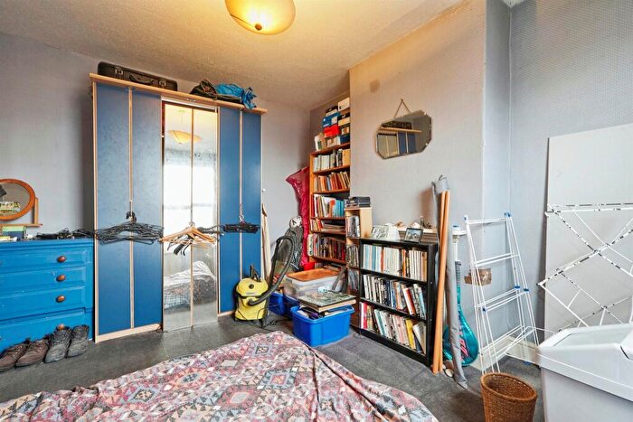 2 Bedroom Terraced House For Sale In Ashton Road, Leeds, LS8