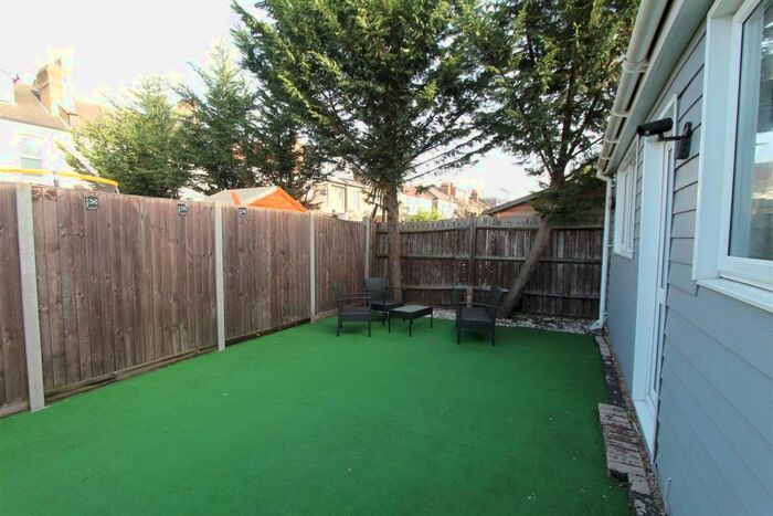 2 Bedroom Detached Bungalow To Rent In Greenvale Road, Eltham, SE9