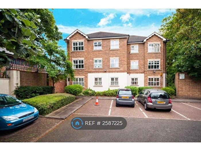 2 Bedroom Flat To Rent In Flodden Road, London, SE5