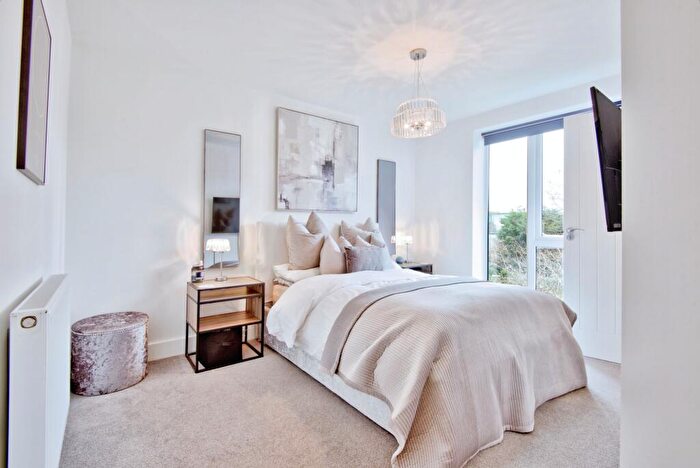 2 Bedroom Flat For Sale In Grosvenor Road, Westcliff-on-Sea, Essex, SS0