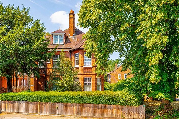 1 Bedroom Flat To Rent In Strawberry Hill Road, Strawberry Hill, TW1