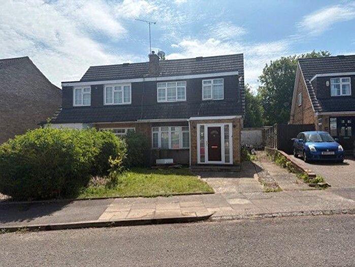 3 Bedroom Semi-Detached House To Rent In Trimley Close, Luton, LU4