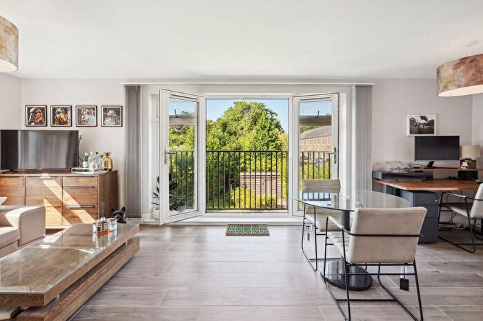 2 Bedroom Flat For Sale In Royal Quay, Harefield, UB9